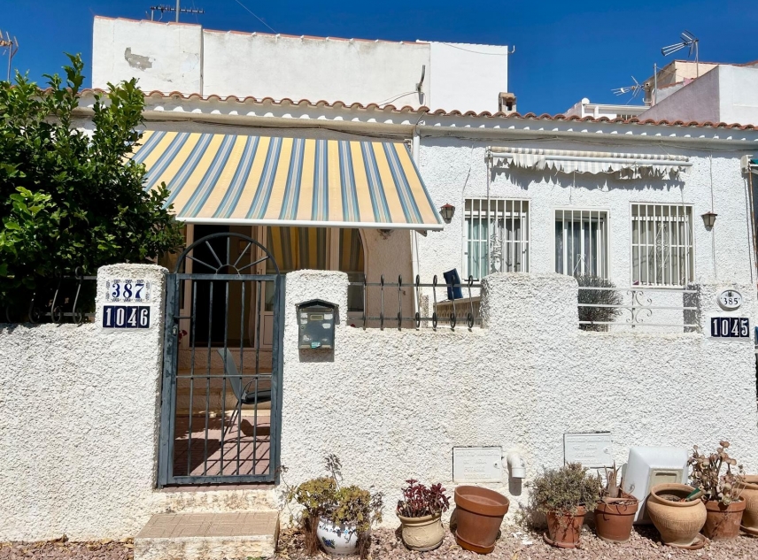 Te koop aangeboden onroerend goed - Rijtjeshuis te koop - Torrevieja - La Siesta