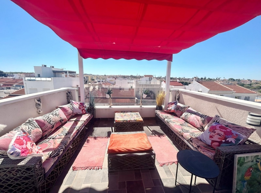 Te koop aangeboden onroerend goed - Rijtjeshuis te koop - Torrevieja - La Siesta