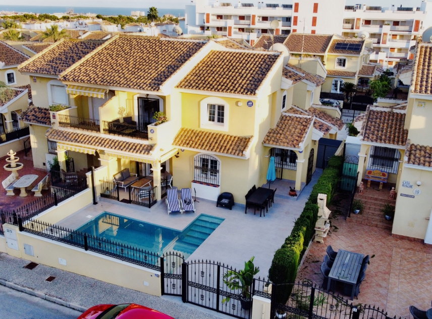 Te koop aangeboden onroerend goed - Villa te koop - Orihuela Costa - Los Dolses