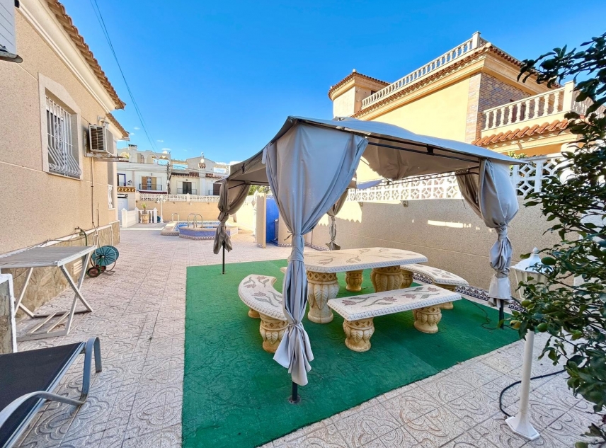 Te koop aangeboden onroerend goed - Villa te koop - Torrevieja - El Chaparral