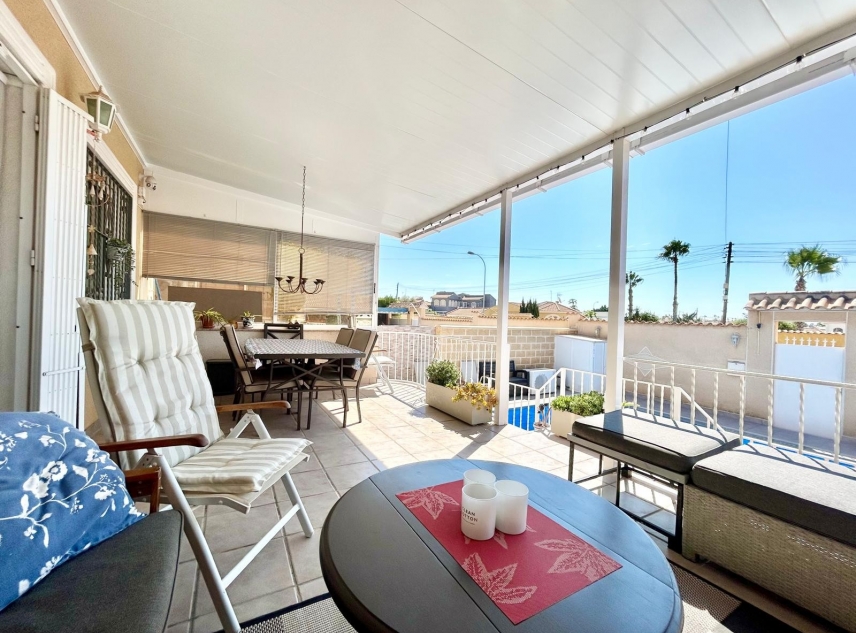 Te koop aangeboden onroerend goed - Villa te koop - Torrevieja - La Siesta