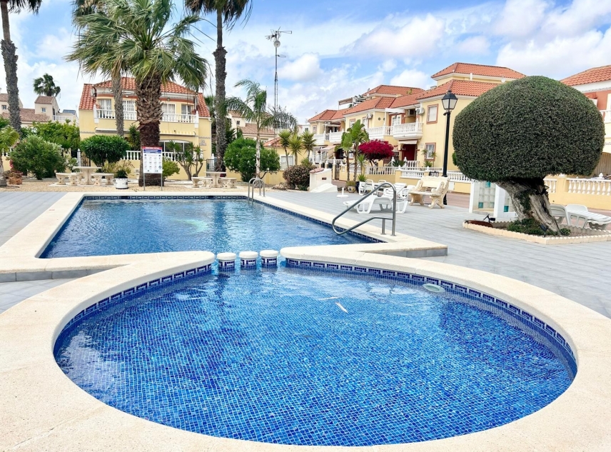 Te koop aangeboden onroerend goed - Villa te koop - Torrevieja - La Torreta