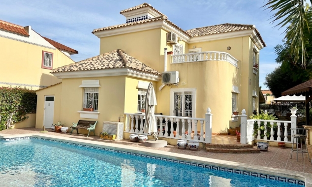 Villa à vendre - Propriété à vendre - Torrevieja - 4113ST