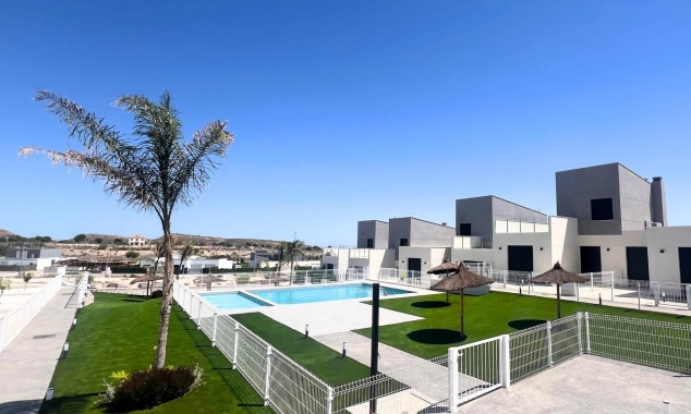 Villa for sale - New Property for sale - BAOS Y MENDIGO - Altaona Golf And Country Village