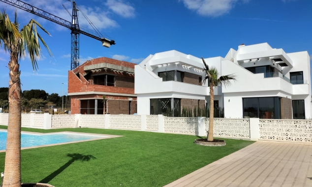 Villa for sale - New Property for sale - Pilar de la Horadada - Lo Romero Golf Course