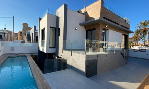 Villa for sale - New Property for sale - Torrevieja - NB-77017