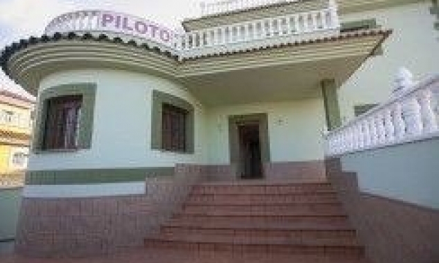 Villa for sale - Nueva propiedad en venta - Torrevieja - Los Altos