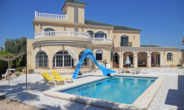 Villa for sale - Property for sale - Torrevieja - 2915AB