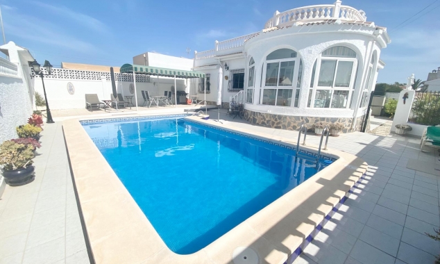 Villa for sale - Property for sale - Torrevieja - 3967DH