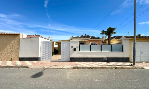 Villa for sale - Property for sale - Torrevieja - La Siesta