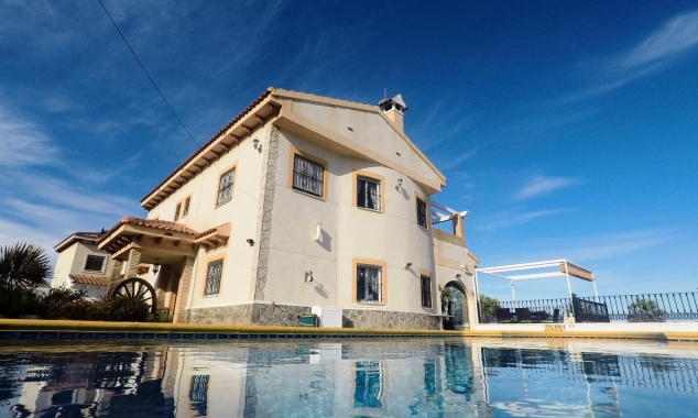 Villa for sale - Propiedad en venta - San Miguel de Salinas - 2921AB