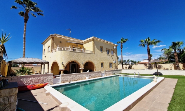 Villa for sale - Propriété à vendre - Torrevieja - La Torreta Florida