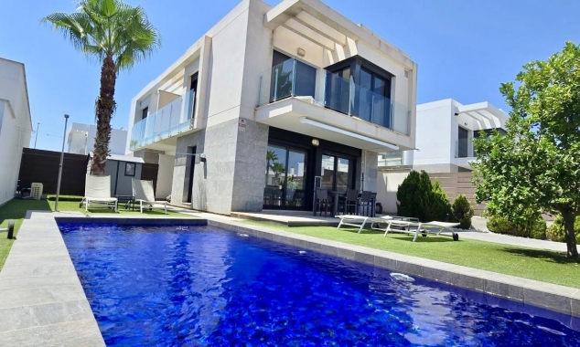 Villa te koop - Te koop aangeboden onroerend goed - Orihuela - 4073ST