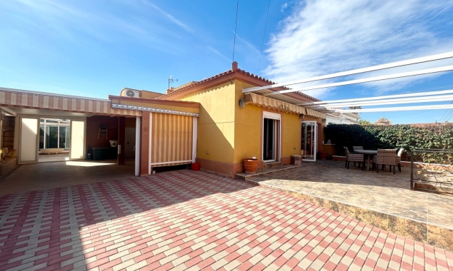 Villa te koop - Te koop aangeboden onroerend goed - Torrevieja - 4016ST