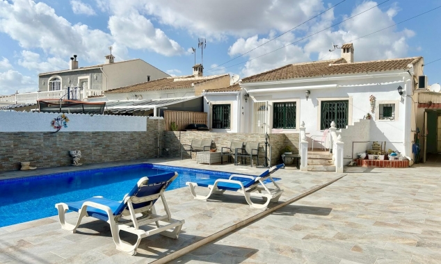 Villa te koop - Te koop aangeboden onroerend goed - Torrevieja - 4097ST