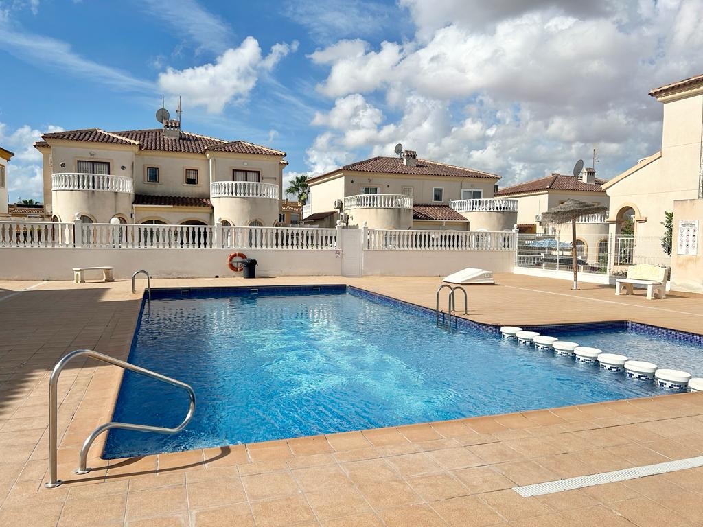 Eigendom verkocht - Rijtjeshuis te koop - Torrevieja - Aguas Nuevas