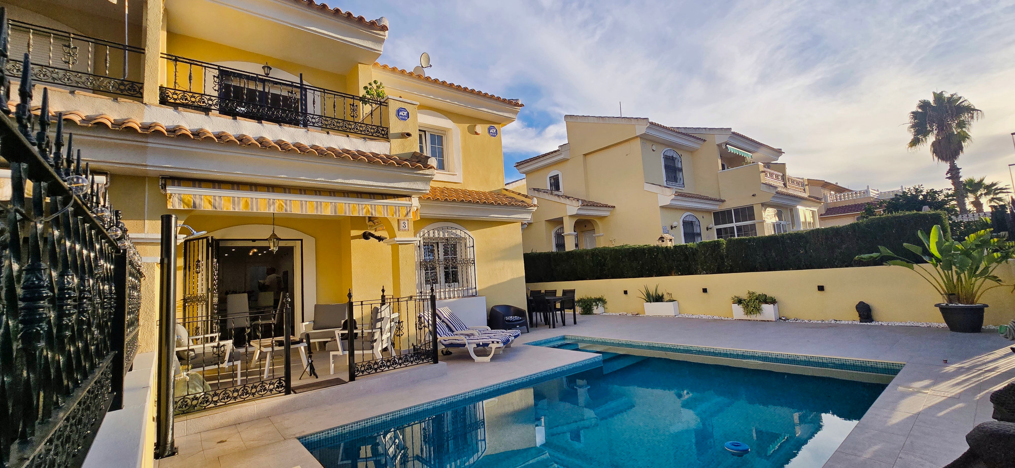 Property for sale - Villa for sale - Orihuela Costa - Los Dolses