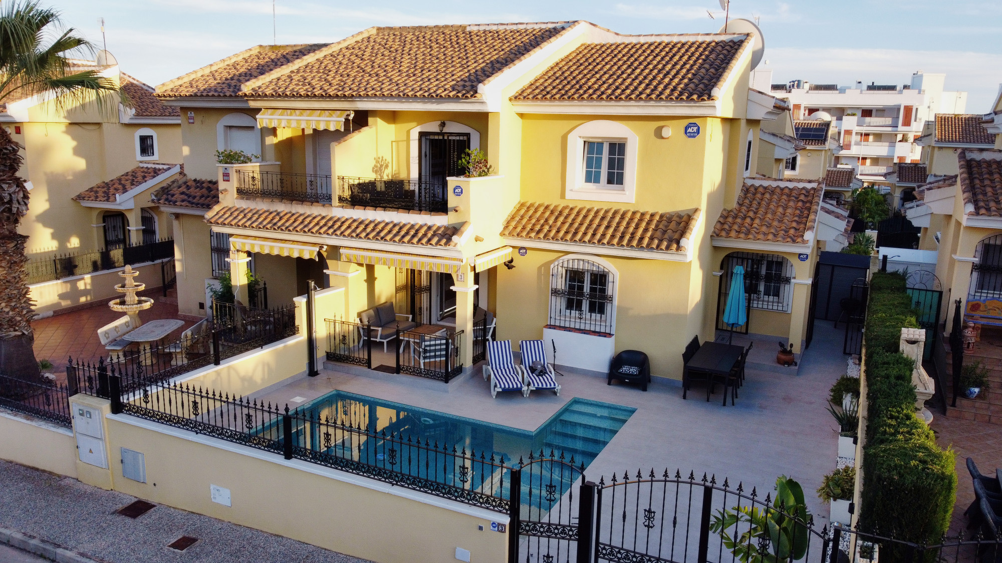 Property for sale - Villa for sale - Orihuela Costa - Los Dolses