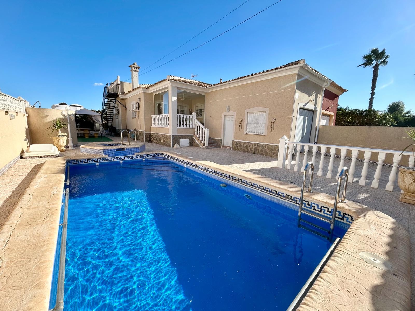 Property for sale - Villa for sale - Torrevieja - El Chaparral