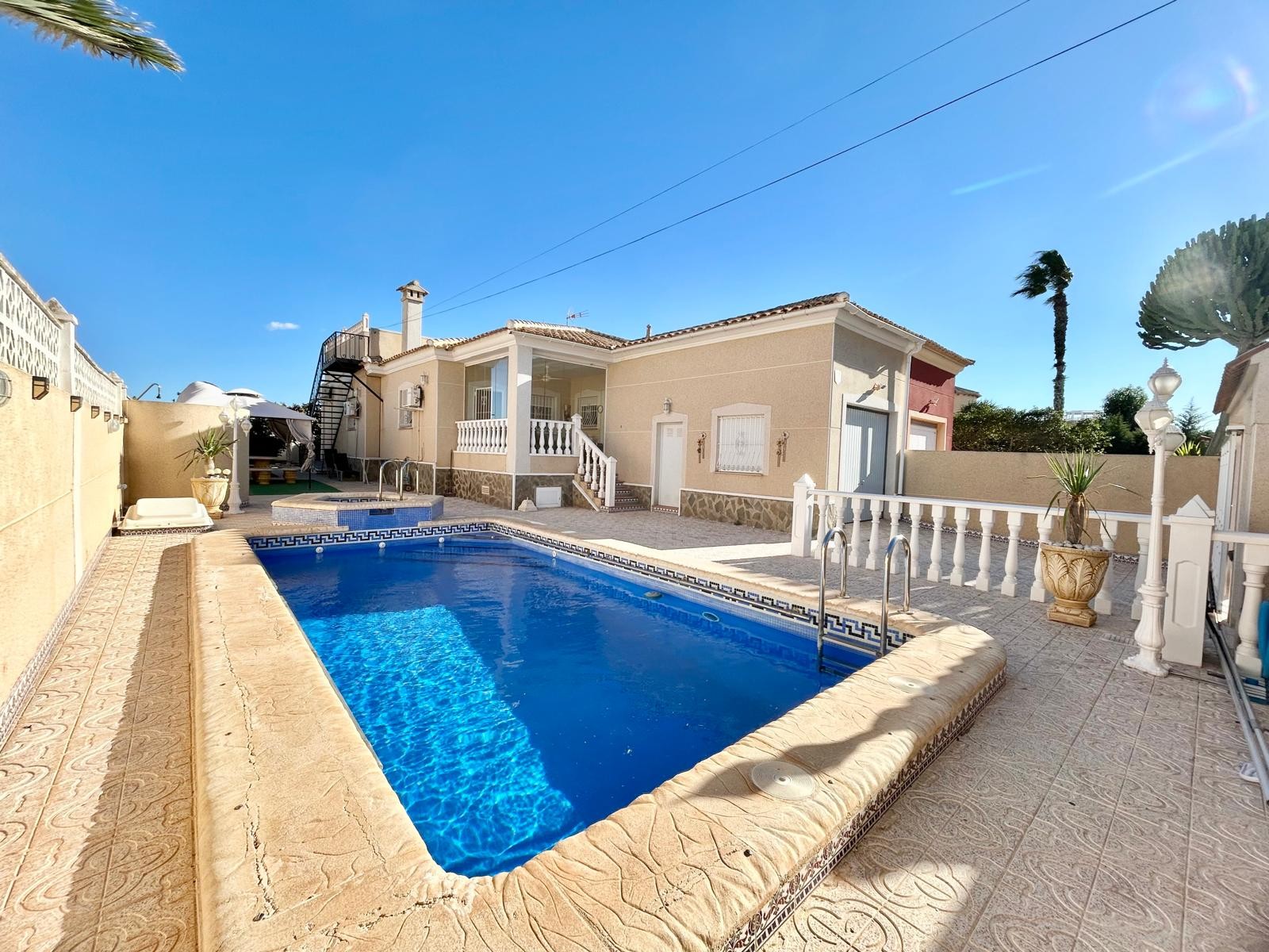 Property for sale - Villa for sale - Torrevieja - El Chaparral