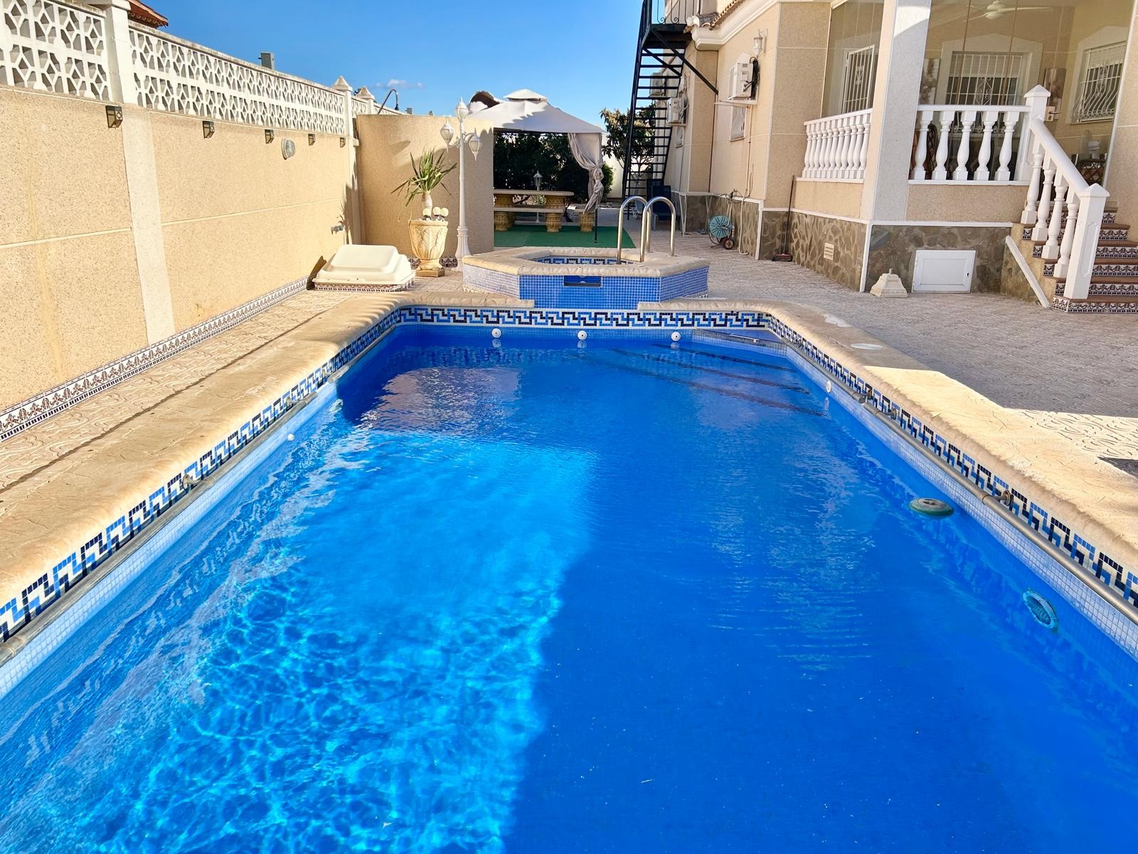 Property for sale - Villa for sale - Torrevieja - El Chaparral