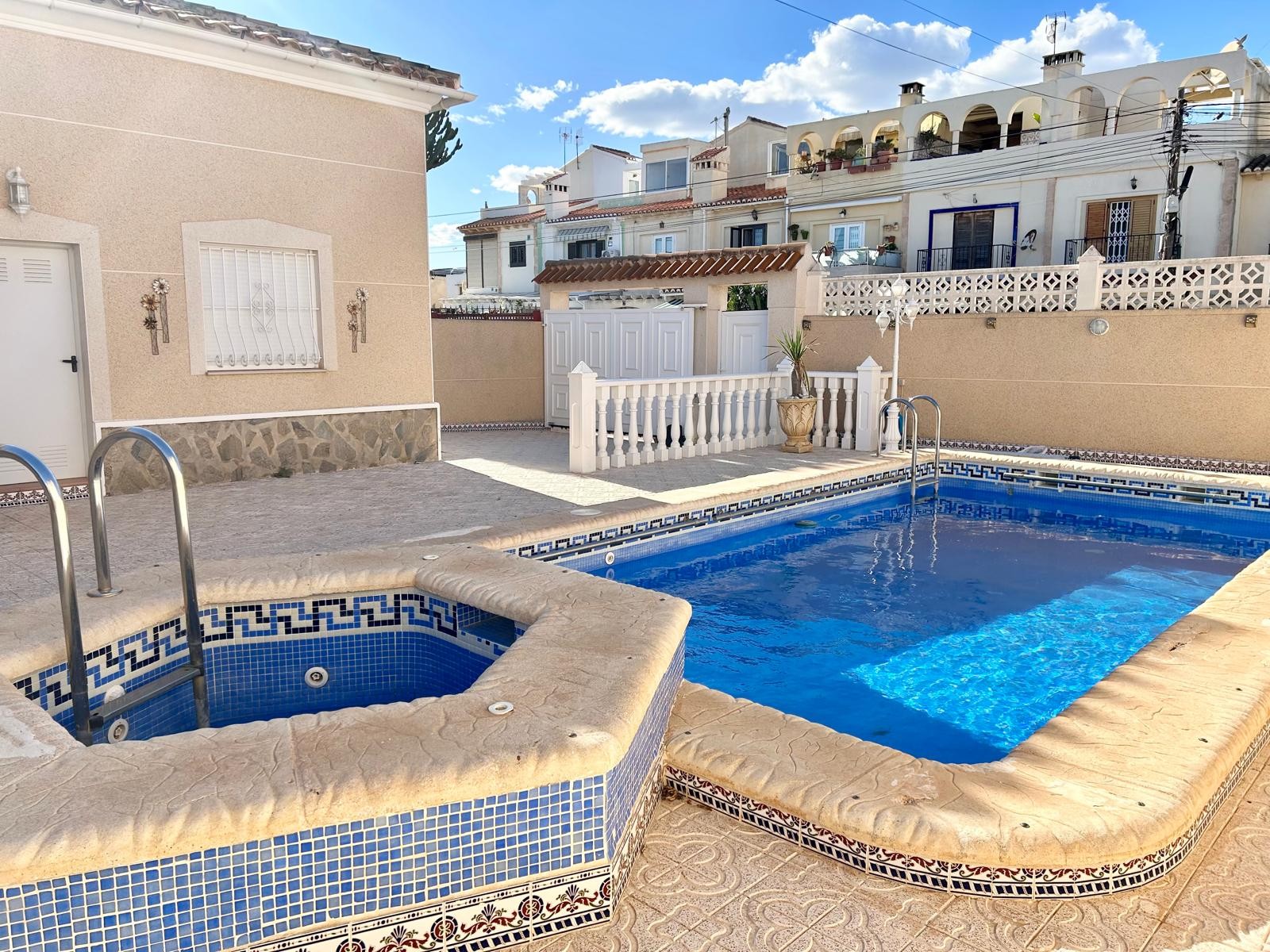 Property for sale - Villa for sale - Torrevieja - El Chaparral