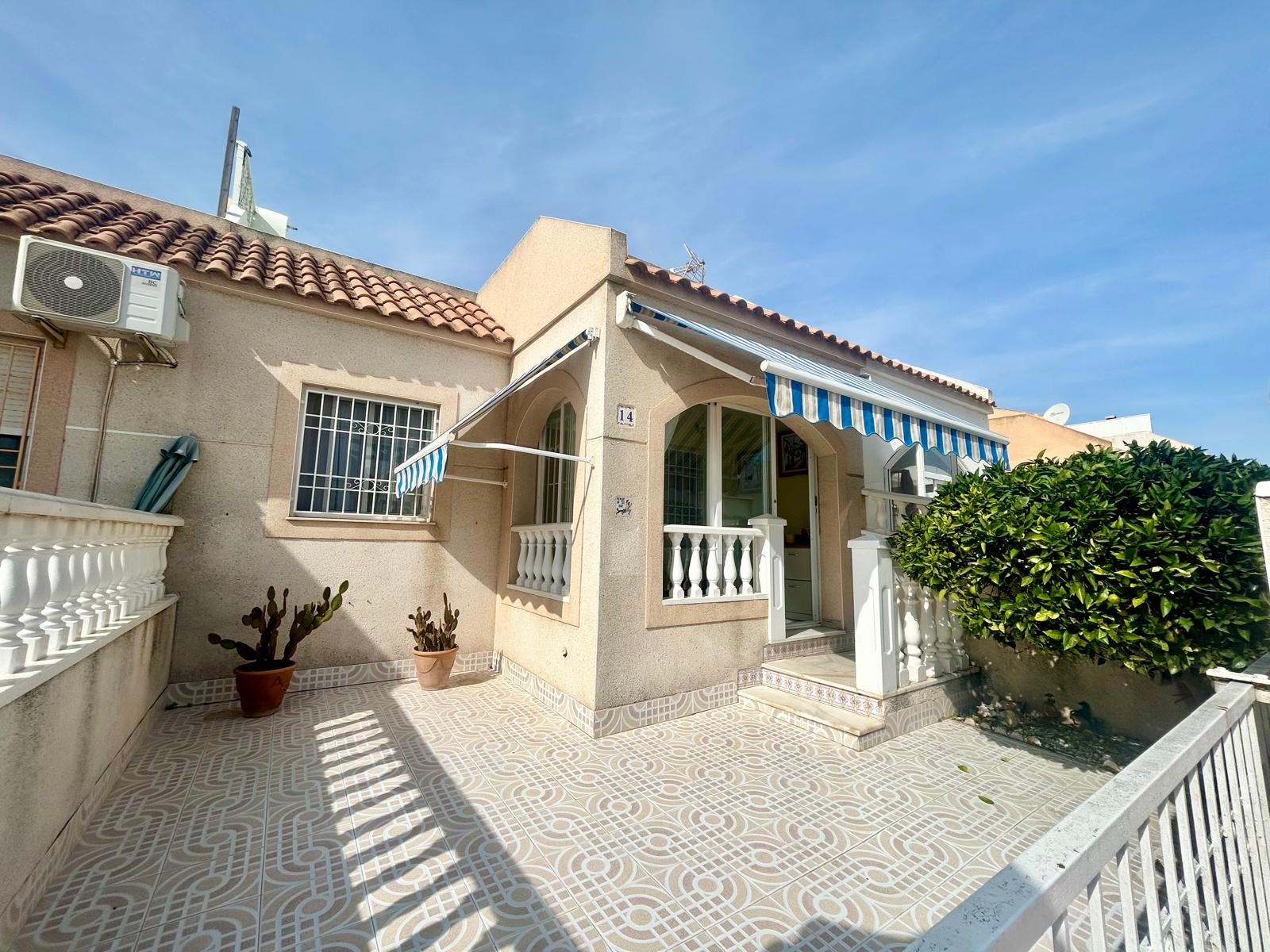 Property for sale - Bungalow for sale - Torrevieja - Altos del Limonar