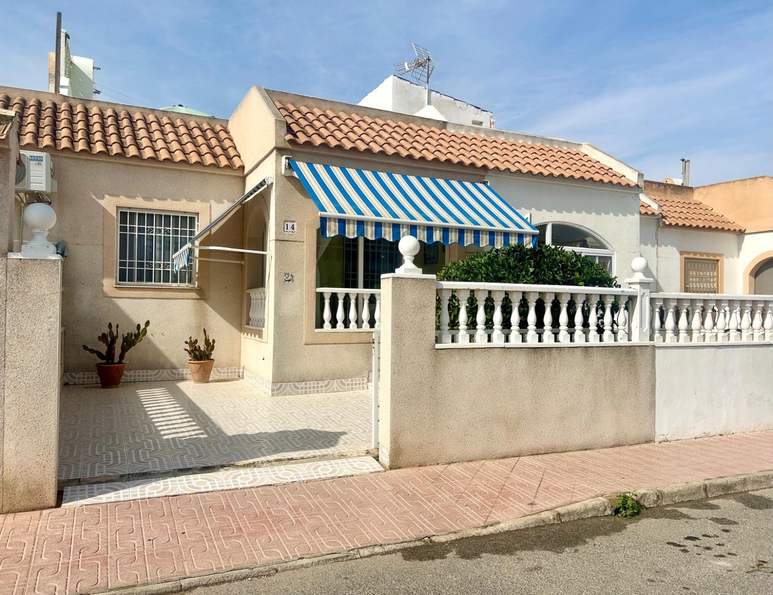 Property for sale - Bungalow for sale - Torrevieja - Altos del Limonar