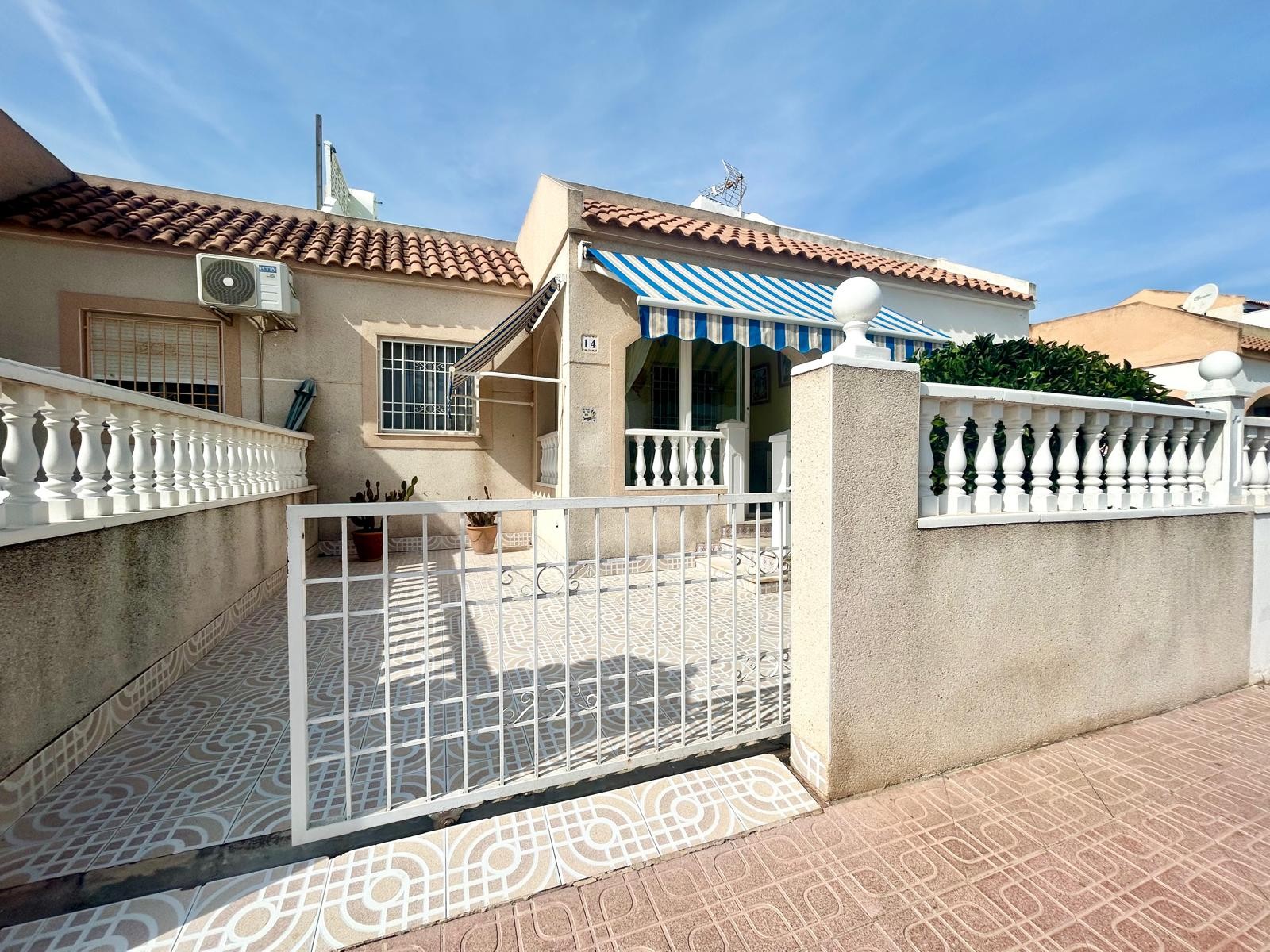 Property for sale - Bungalow for sale - Torrevieja - Altos del Limonar