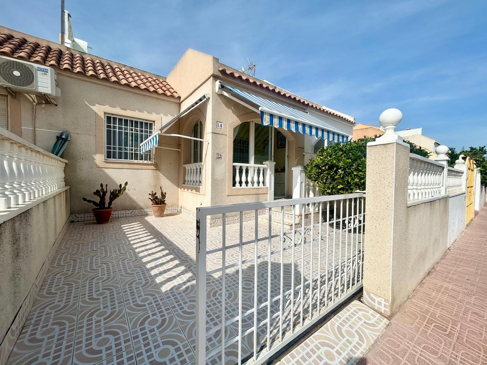 Property for sale - Bungalow for sale - Torrevieja - Altos del Limonar
