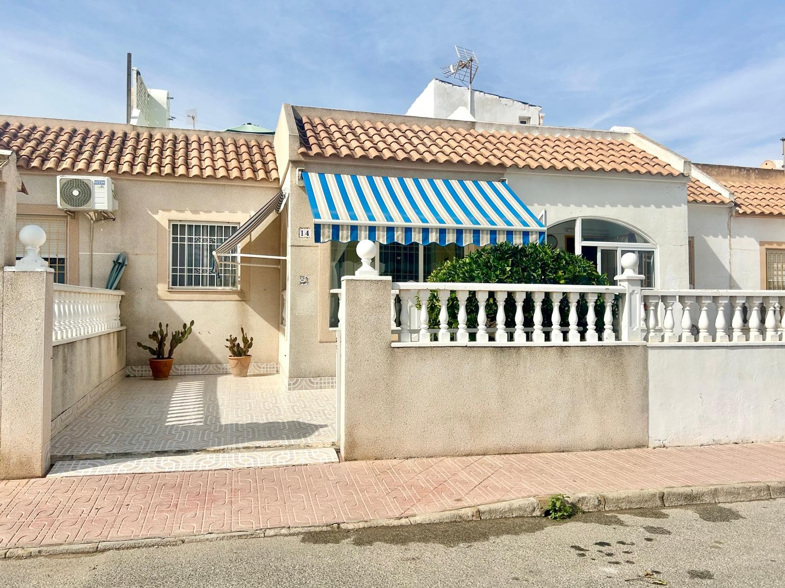 Property for sale - Bungalow for sale - Torrevieja - Altos del Limonar