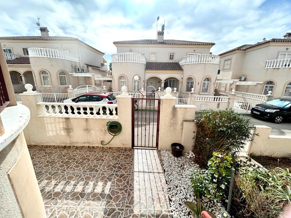 Eigendom verkocht - Rijtjeshuis te koop - Torrevieja - Aguas Nuevas