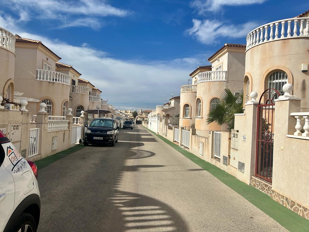 Eigendom verkocht - Rijtjeshuis te koop - Torrevieja - Aguas Nuevas