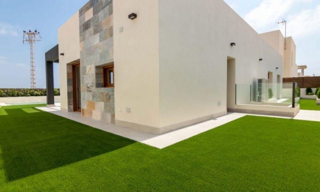 Nueva propiedad en venta - Villa for sale - Torrevieja - Los Altos