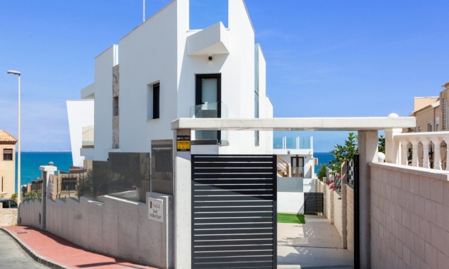 New Property for sale - Villa for sale - Torrevieja - Torrevieja Town Centre