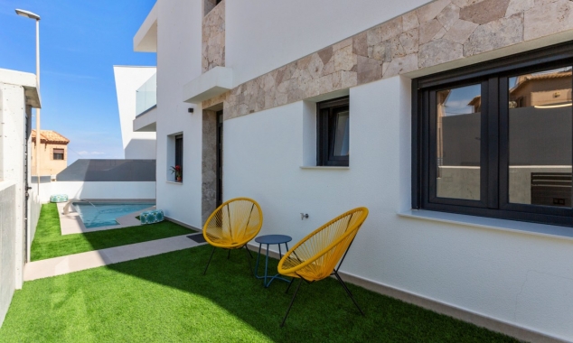 New Property for sale - Villa for sale - Torrevieja - Torrevieja Town Centre