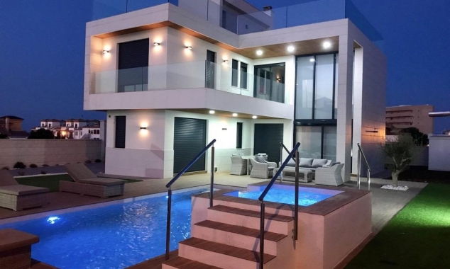 Nueva propiedad en venta - Villa for sale - Orihuela Costa - Campoamor