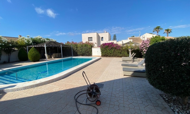 Propriété à vendre - Villa for sale - Torrevieja - El Chaparral