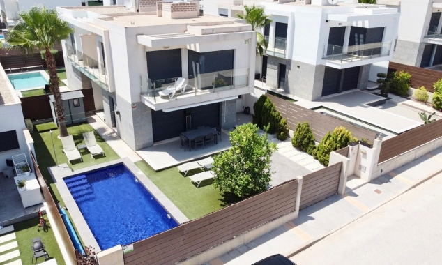 Property for sale - Villa for sale - Orihuela - Vistabella Golf