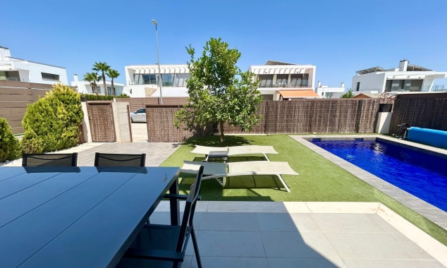 Property for sale - Villa for sale - Orihuela - Vistabella Golf