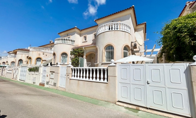 Eigendom verkocht - Rijtjeshuis te koop - Torrevieja - Aguas Nuevas