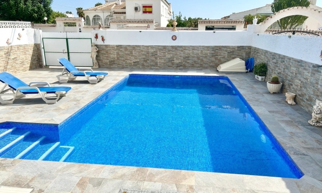 Property for sale - Villa for sale - Torrevieja - La Siesta