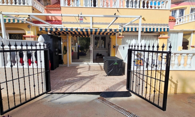 Te koop aangeboden onroerend goed - Rijtjeshuis te koop - Torrevieja - El Chaparral