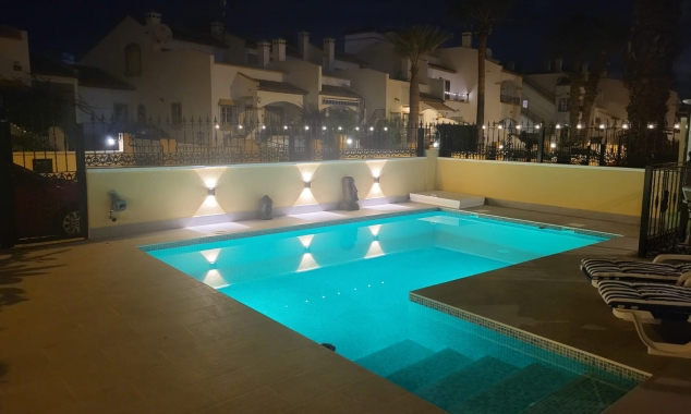 Property for sale - Villa for sale - Orihuela Costa - Los Dolses