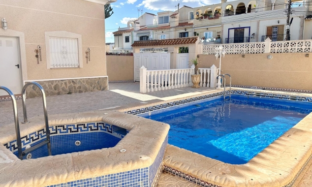 Property for sale - Villa for sale - Torrevieja - El Chaparral