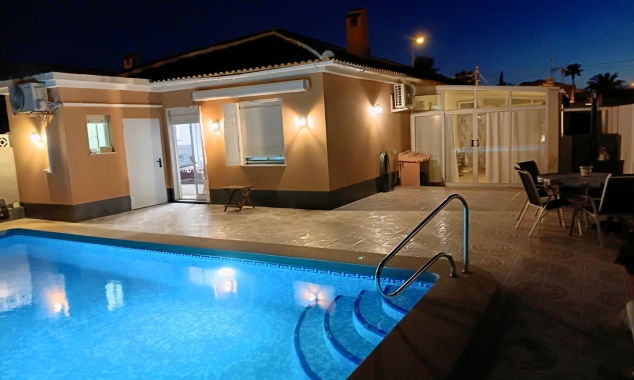 Property for sale - Villa for sale - Torrevieja - La Siesta