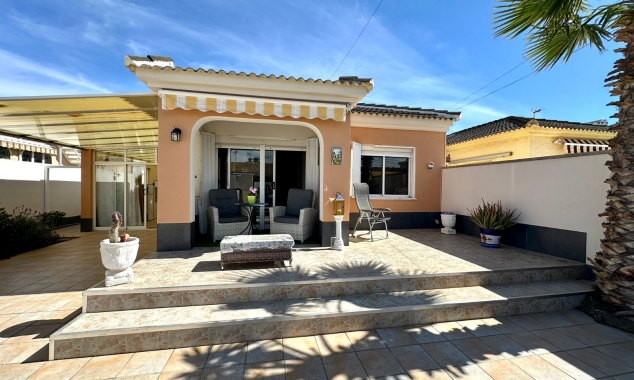 Property for sale - Villa for sale - Torrevieja - La Siesta