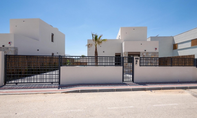 New Property for sale - Villa for sale - Algorfa - La Finca Golf