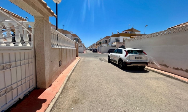 Property for sale - Bungalow for sale - Torrevieja - Altos del Limonar