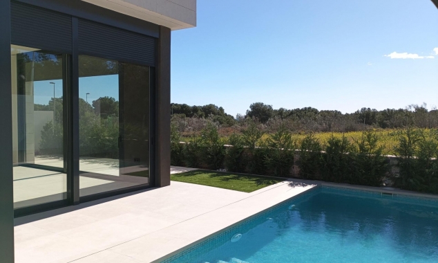 New Property for sale - Villa for sale - Pilar de la Horadada - Lo Romero Golf Course